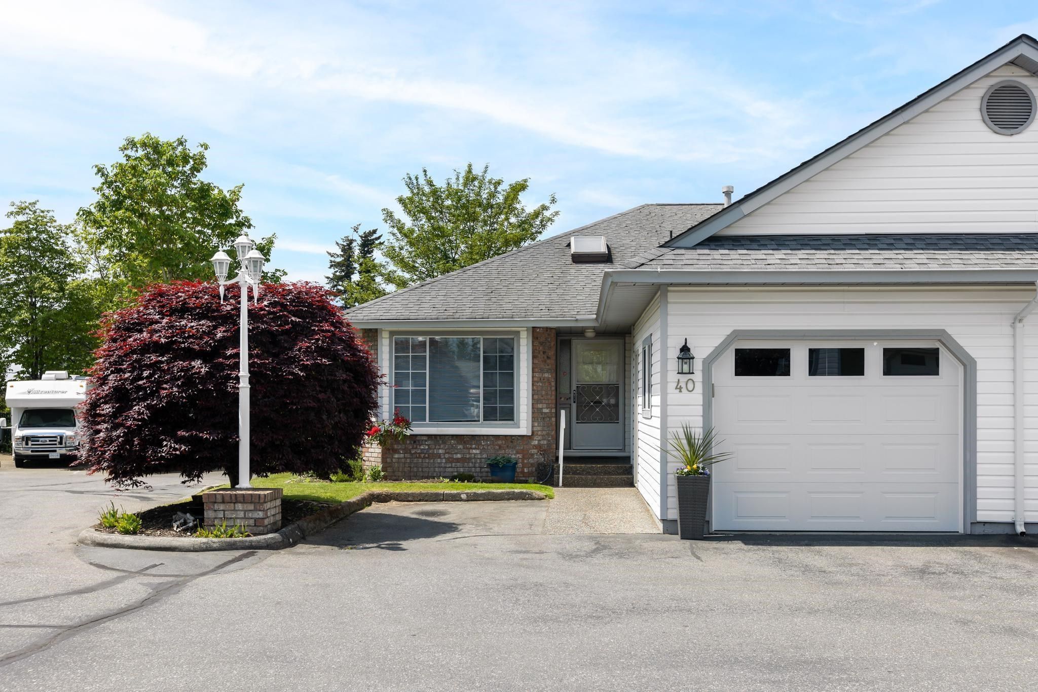 Main Photo: 40 33922 KING Road in Abbotsford: Poplar Townhouse for sale : MLS®# R2693070