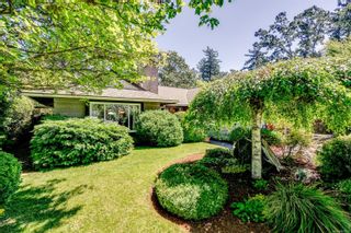 Photo 3: 932 Woodhall Dr in Saanich: SE High Quadra House for sale (Saanich East)  : MLS®# 909362