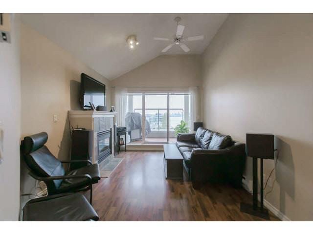 Main Photo: 409 155 E 3RD Street in North Vancouver: Lower Lonsdale Condo for sale in "THE SOLANO" : MLS®# V1143271