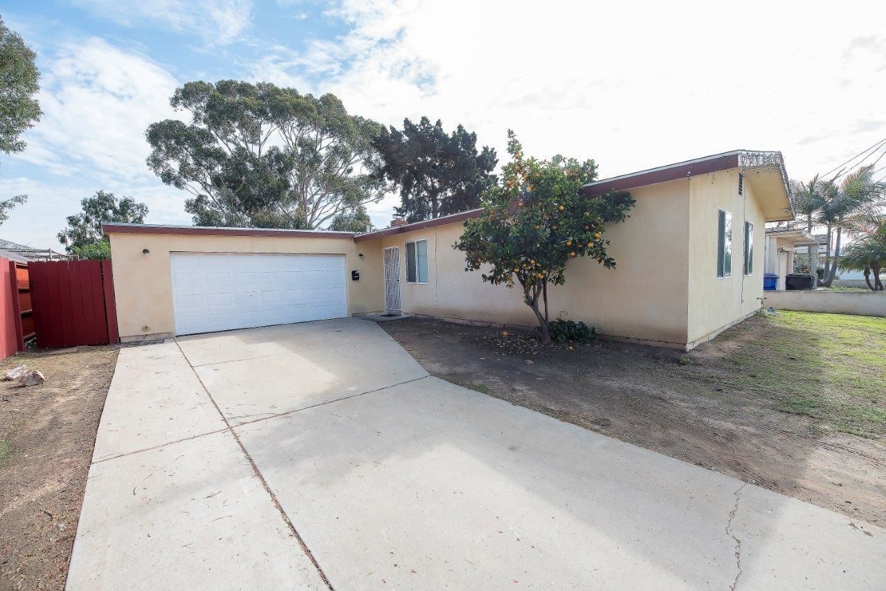 Main Photo: CLAIREMONT House for sale : 3 bedrooms : 5021 Glasgow Dr in San Diego