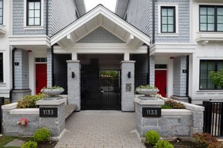 Photo 1: 21 1133 RIDGEWOOD Drive in North Vancouver: Edgemont Townhouse for sale in "Edgemont Walk" : MLS®# R2699088