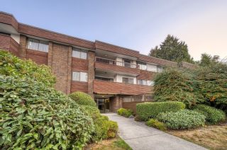 Photo 1: 305 122 E 17TH Street in North Vancouver: Central Lonsdale Condo for sale in "Imperial House" : MLS®# R2733557