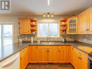 Photo 7: 1460 SUNNY POINT DRIVE in Smithers: House for sale : MLS®# R2839935