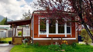 Main Photo: 63 40157 GOVERNMENT Road in Squamish: Garibaldi Estates Manufactured Home for sale in "Spiral" : MLS®# R2877766