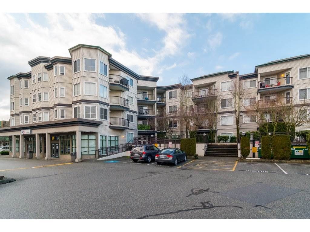 Main Photo: 417 5759 GLOVER Road in Langley: Langley City Condo for sale : MLS®# R2157468