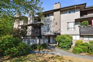 Photo 1: 10590 HOLLY PARK Lane in Surrey: Guildford Townhouse for sale (North Surrey)  : MLS®# R2296669