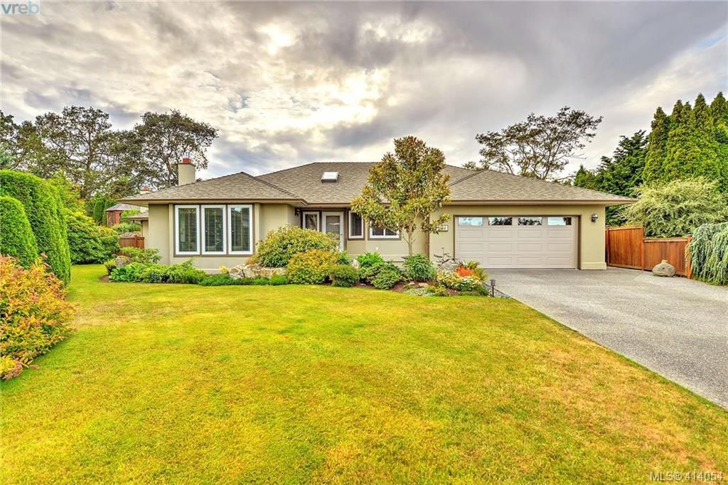 Main Photo: 1179 Sunnybank Crt in VICTORIA: SE Sunnymead House for sale (Saanich East)  : MLS®# 821175