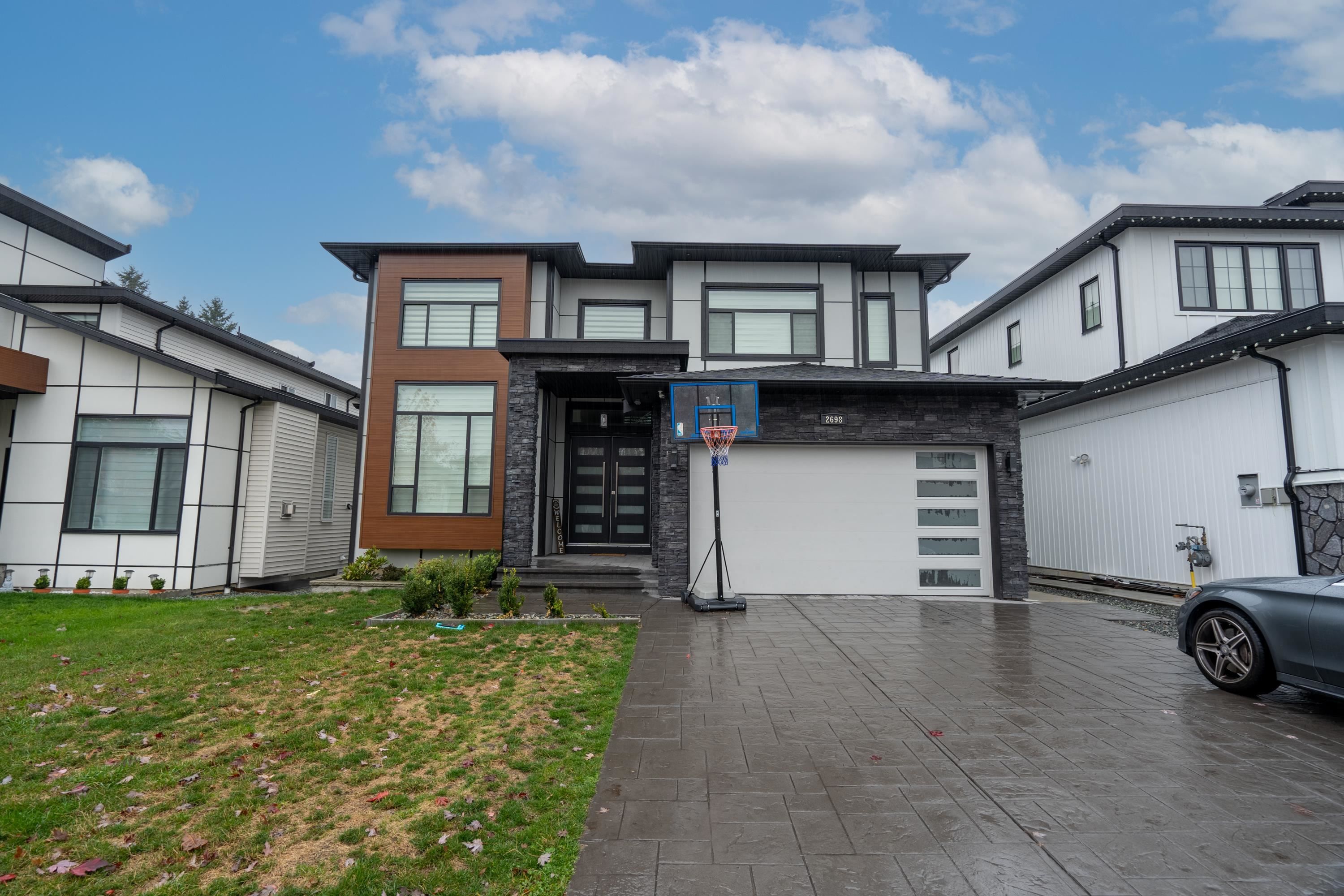 Main Photo: 2698 PLATFORM Crescent in Abbotsford: Aberdeen House for sale : MLS®# R2736144