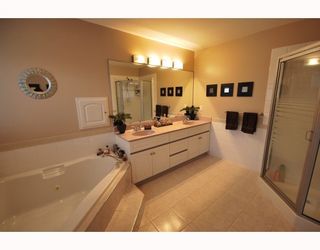 Photo 8: 4 8693 NO 3 Road in Richmond: Broadmoor Townhouse for sale : MLS®# V780928