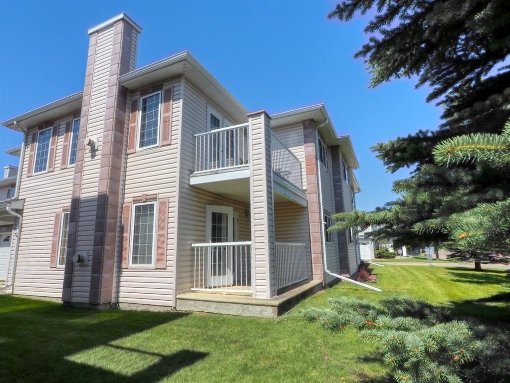 Main Photo: 22b 32 Daines Avenue: Red Deer Row/Townhouse for sale : MLS®# A1243845