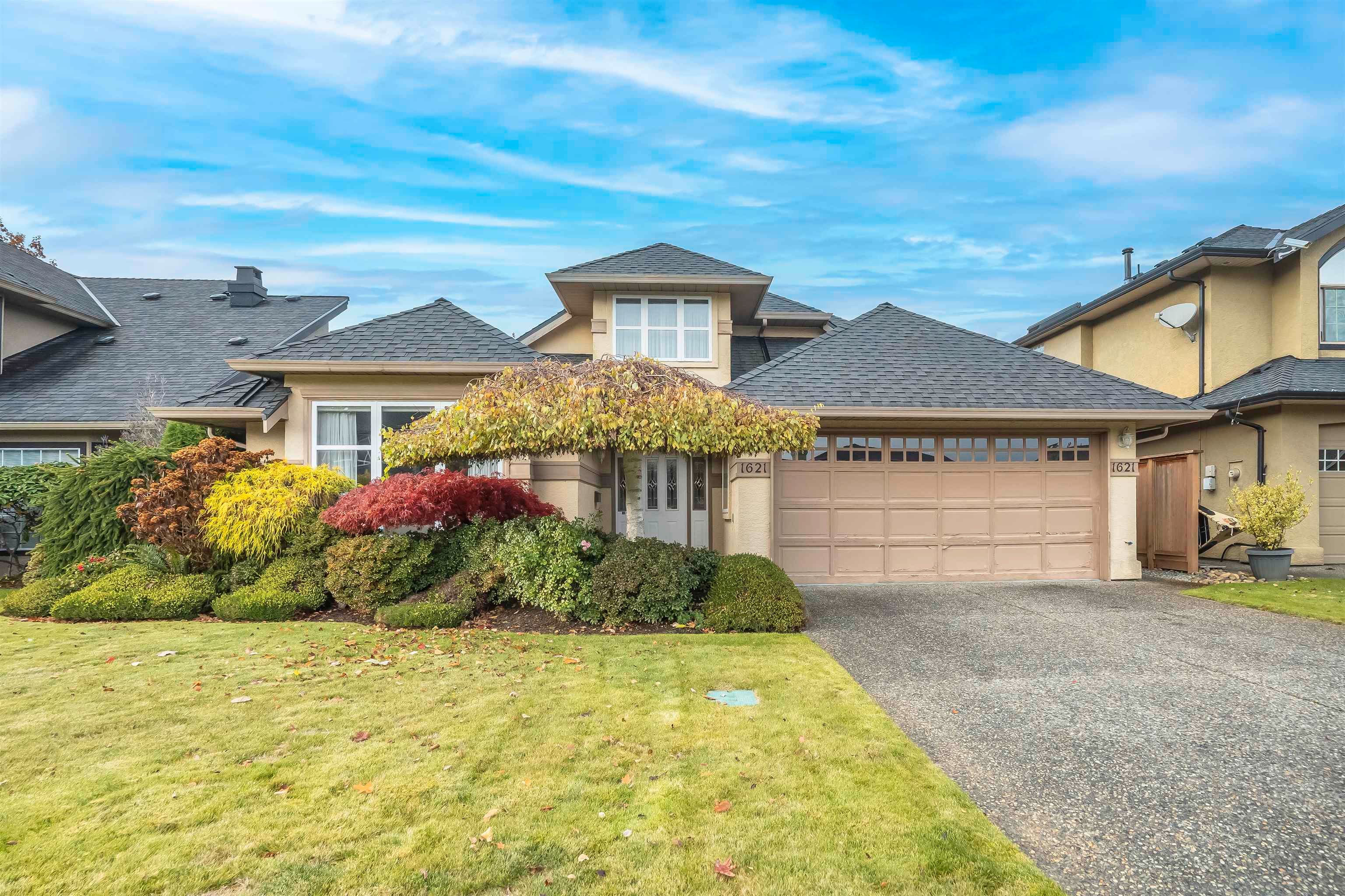Main Photo: 1621 GOLF CLUB Drive in Delta: Cliff Drive House for sale in "Imperial Village" (Tsawwassen)  : MLS®# R2739331