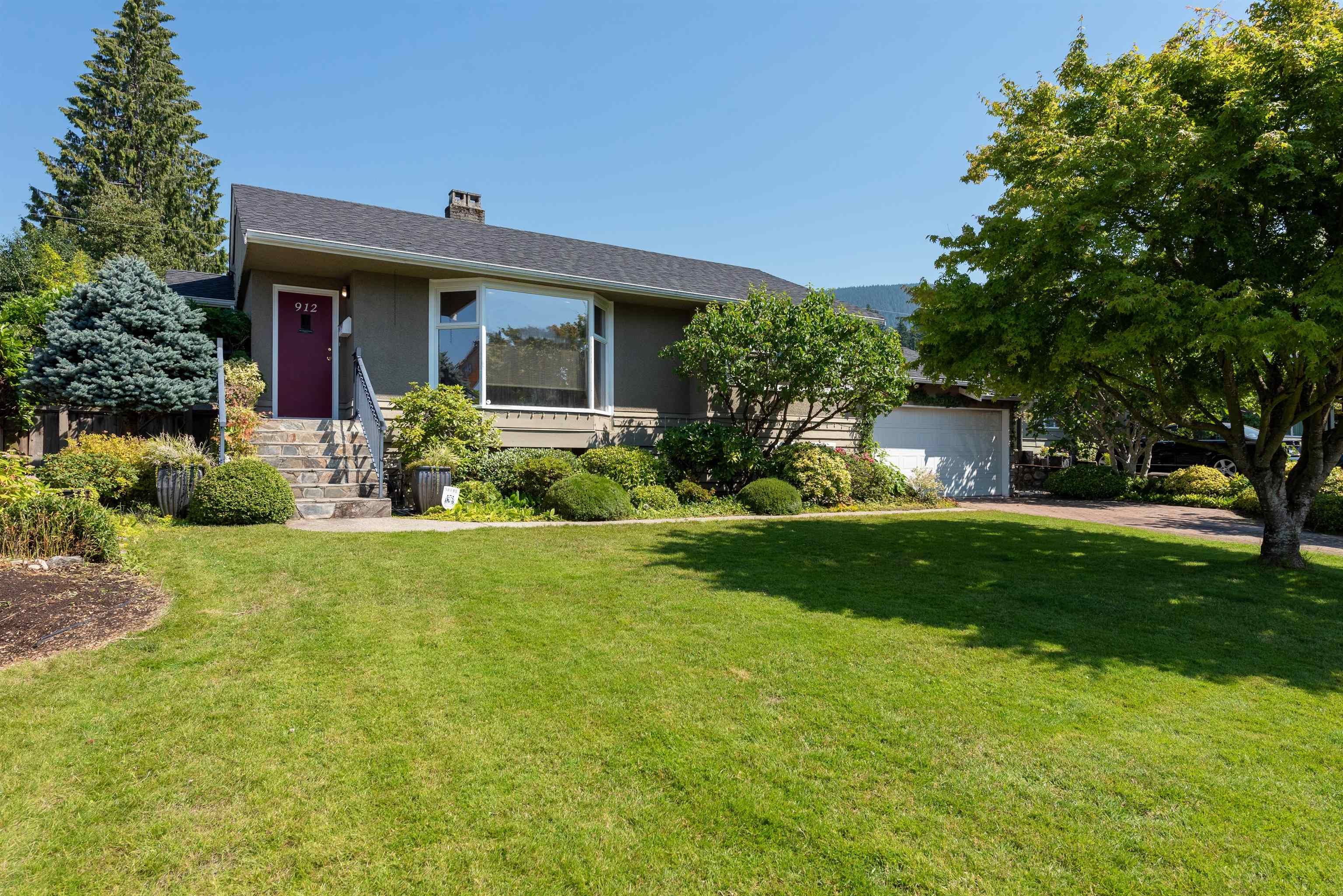 Main Photo: 912 WENTWORTH Avenue in North Vancouver: Forest Hills NV House for sale : MLS®# R2730806