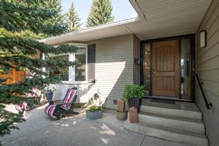Photo 3: 224 Oakwood Place SW in Calgary: Oakridge Detached for sale : MLS®# A2055055