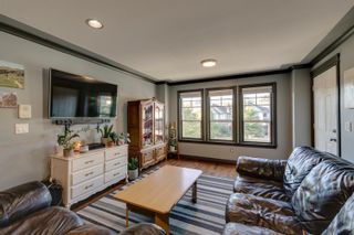 Photo 3: 33048 PHELPS Avenue: House for sale in Mission: MLS®# R2714524