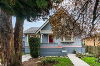 Photo 2: 3026 Fifth St in Victoria: Vi Hillside House for sale : MLS®# 955933