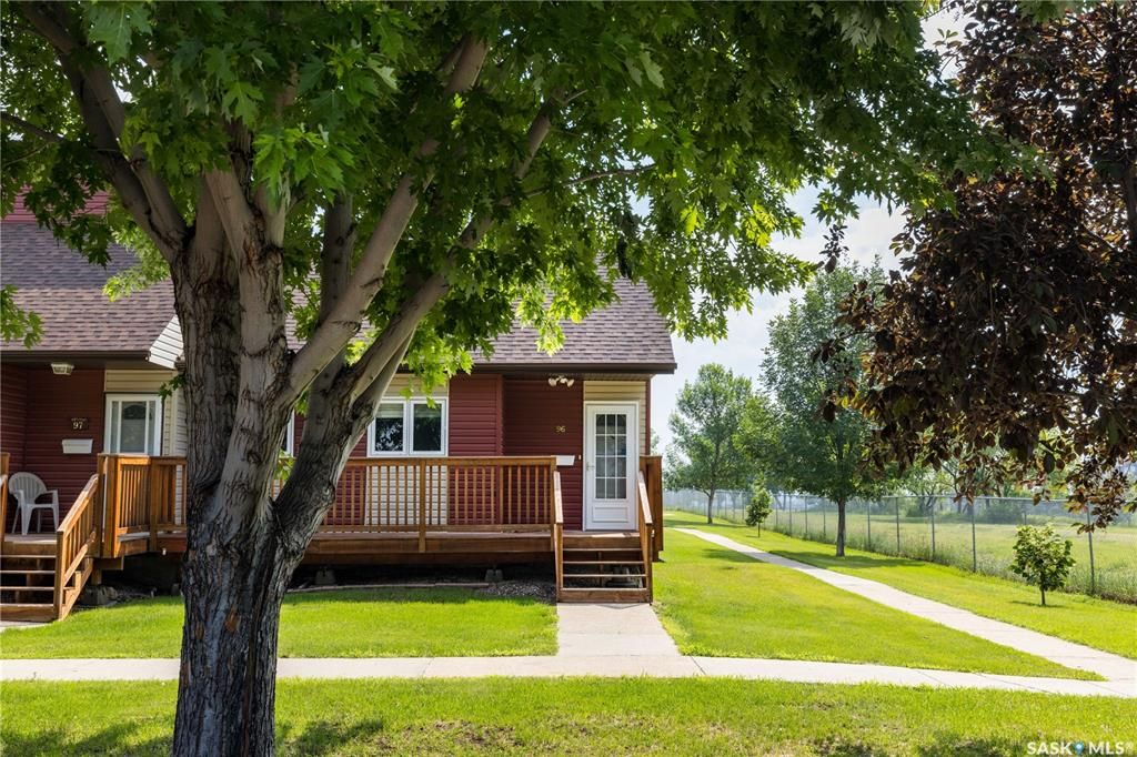 Main Photo: 96 331 Pendygrasse Road in Saskatoon: Fairhaven Residential for sale : MLS®# SK938781