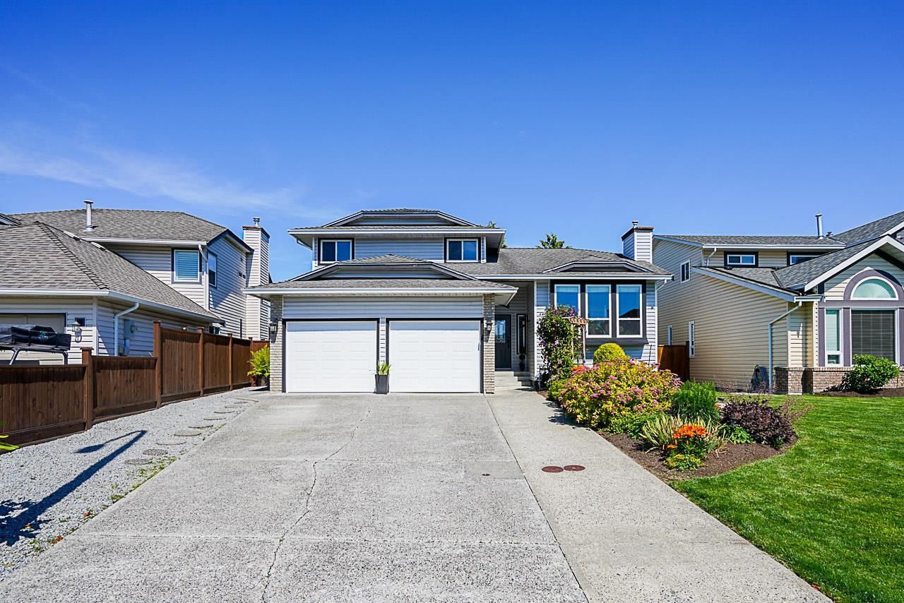 Main Photo: 19661 SOMERSET Drive in Pitt Meadows: Mid Meadows House for sale : MLS®# R2704134