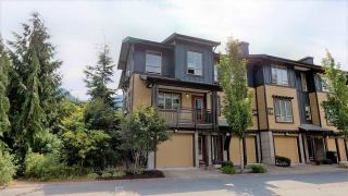 Photo 1: 1282 STONEMOUNT Place in Squamish: Downtown SQ Townhouse for sale in "Streams at Eaglewind" : MLS®# R2481347