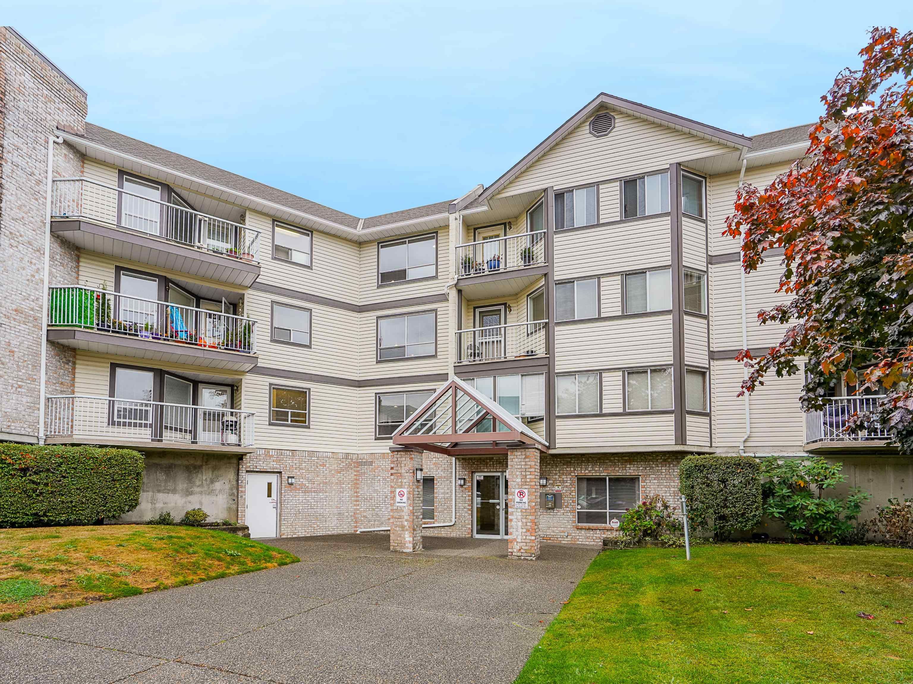 Main Photo: 110 5710 201 Street in Langley: Langley City Condo for sale : MLS®# R2734076