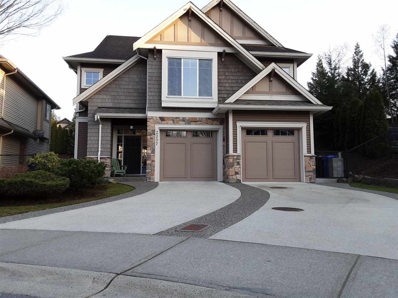Main Photo: 2237 CAMERON Crescent in Abbotsford: Abbotsford East House for sale in "DEERWOOD ESTATES" : MLS®# R2562086