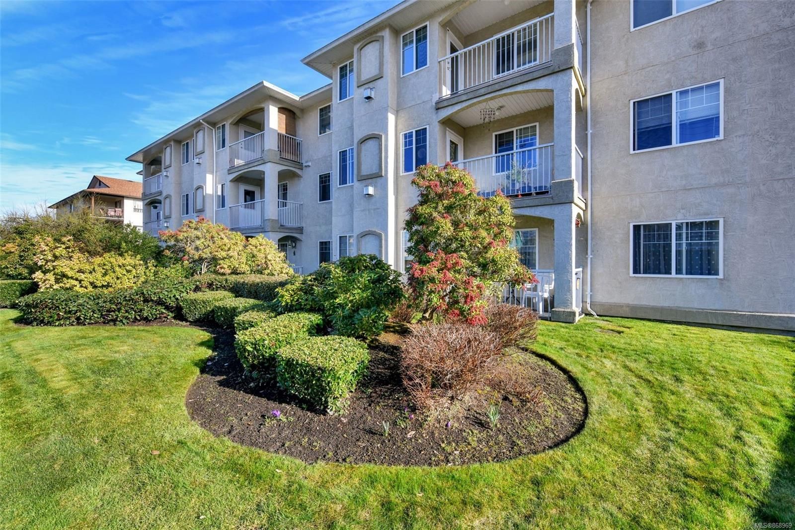 Main Photo: 205 740 Trunk Rd in Duncan: Du East Duncan Condo for sale : MLS®# 868969