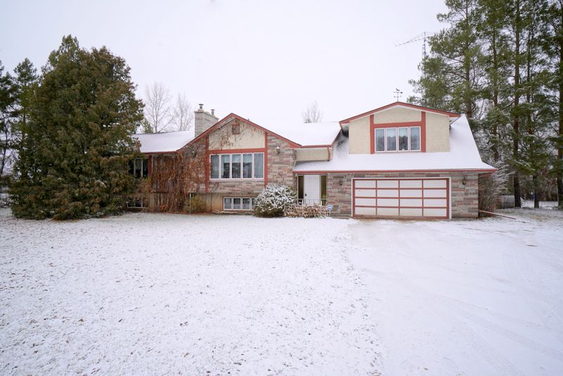 Main Photo: 3 Richardson Boulevard in Portage la Prairie RM: House for sale : MLS®# 202226256