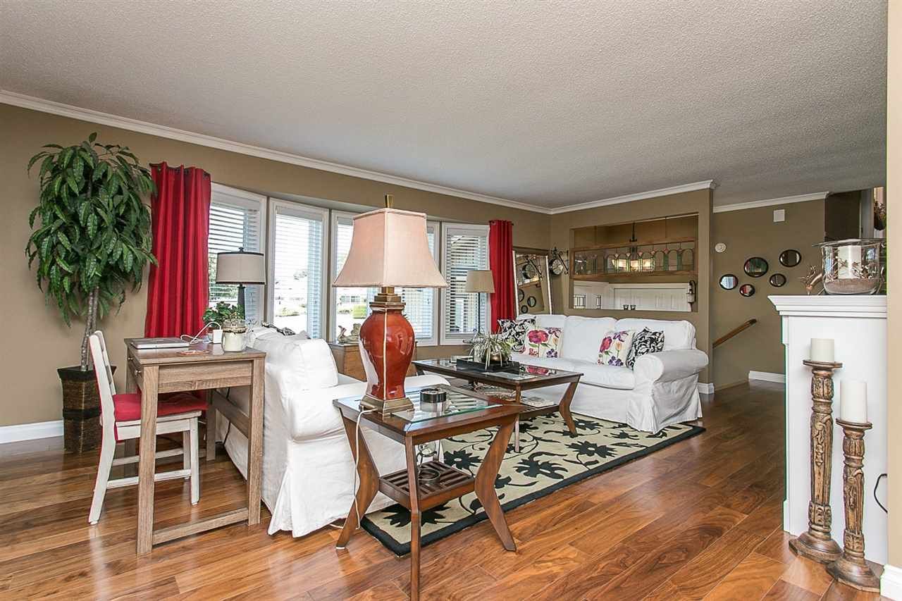 Photo 5: Photos: 6940 COACH LAMP Drive in Chilliwack: Sardis West Vedder Rd House for sale in "WELLS LANDING" (Sardis)  : MLS®# R2093207