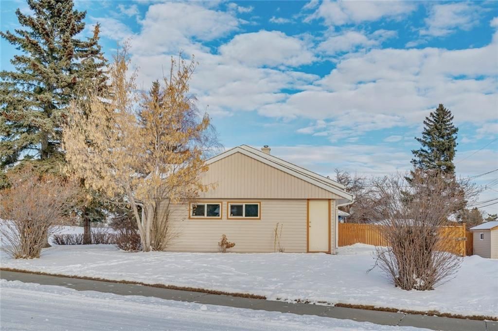 Photo 42: Photos: 936 TRAFFORD Drive NW in Calgary: Thorncliffe Detached for sale : MLS®# C4219404