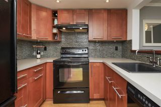 Photo 2: 8581 FLOWERING Place in Burnaby: Forest Hills BN Townhouse for sale (Burnaby North)  : MLS®# R2389329