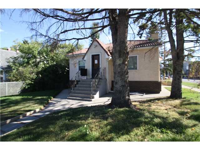 Main Photo: 201 18 Avenue NE in CALGARY: Tuxedo Residential Detached Single Family for sale (Calgary)  : MLS®# C3539874