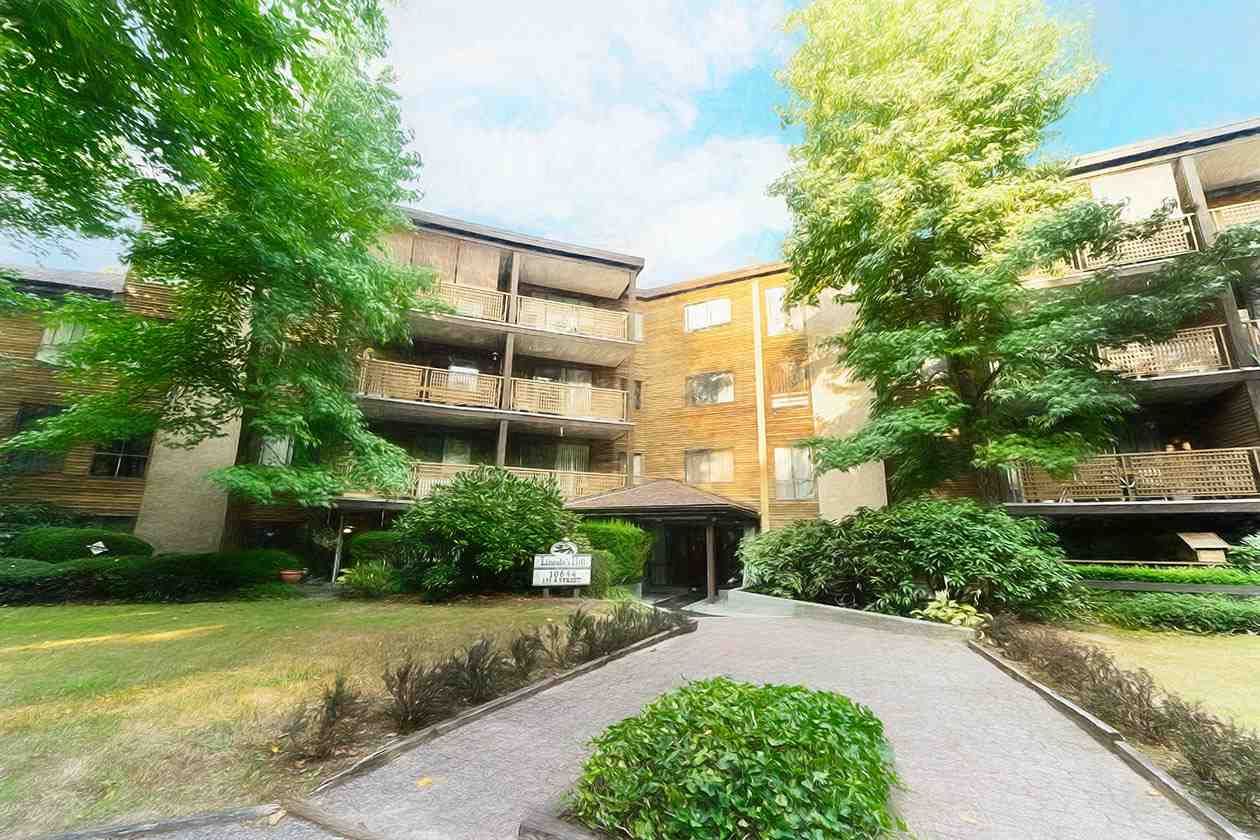 Main Photo: 211 10644 151A Street in Surrey: Guildford Condo for sale in "Lincoln's Hill" (North Surrey)  : MLS®# R2298476