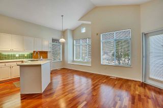 Photo 8: 9 5240 OAKMOUNT Crescent in Burnaby: Oaklands Townhouse for sale in "SANTA CLARA" (Burnaby South)  : MLS®# R2640945