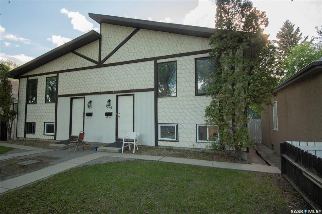 Main Photo: 1229 D Avenue North in Saskatoon: Mayfair Residential for sale : MLS®# SK923594