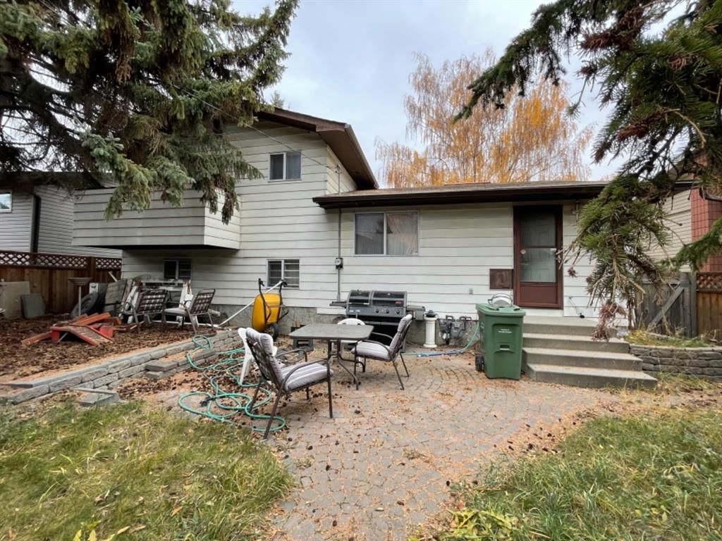 Main Photo: 3315 Doverthorn Road SE in Calgary: Dover Detached for sale : MLS®# A1158088
