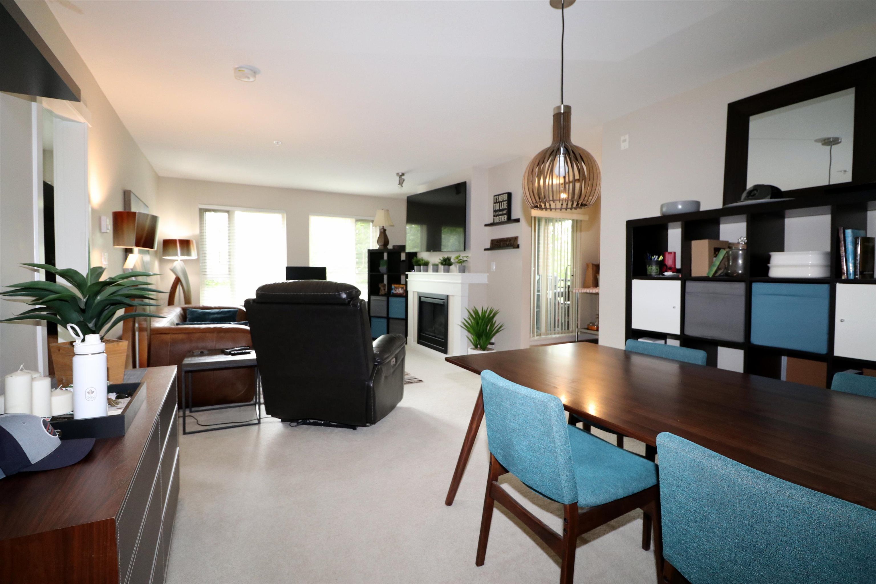 Photo 2: Photos: 215 3105 LINCOLN Avenue in Coquitlam: New Horizons Condo for sale : MLS®# R2694856