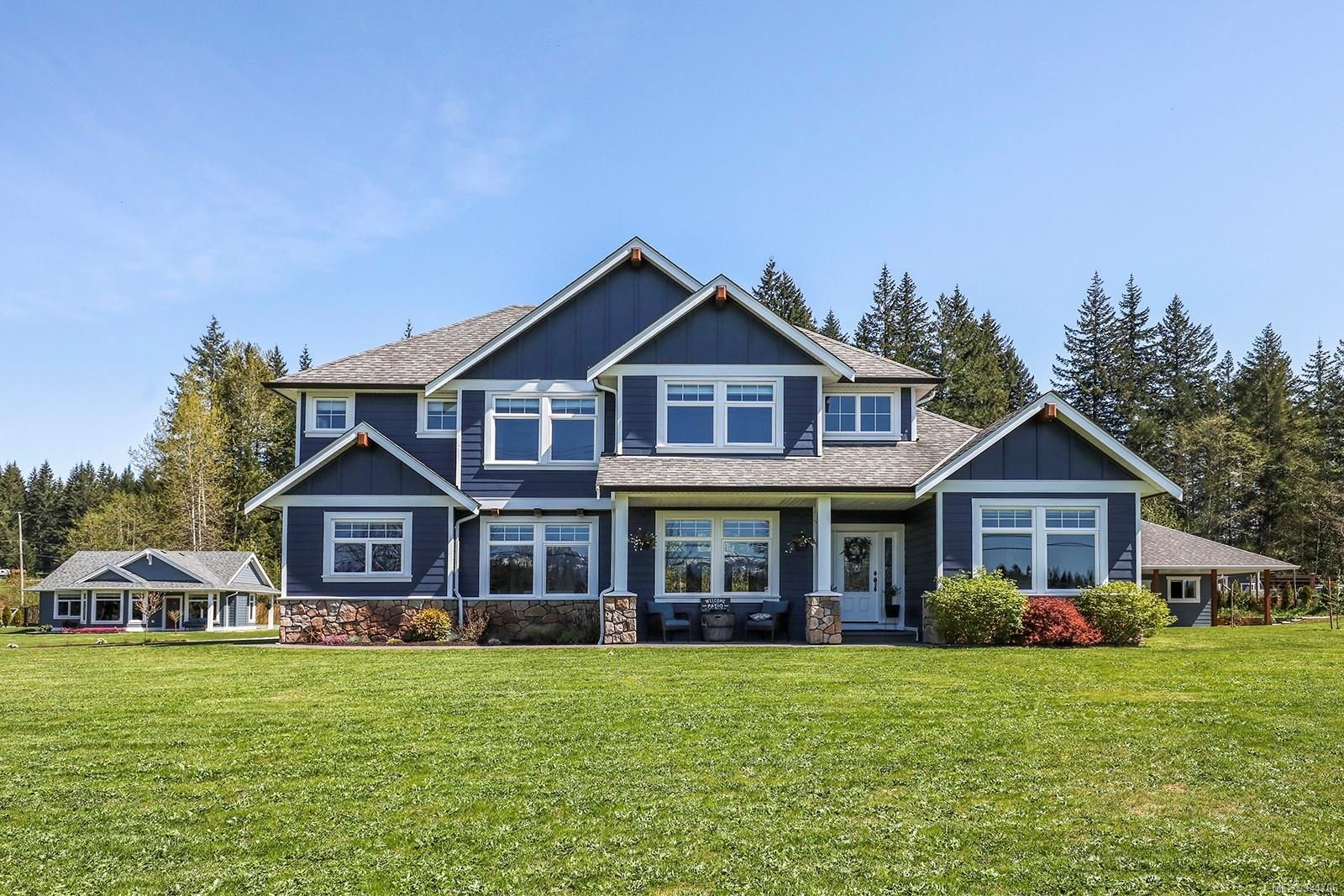 Main Photo: 2495 Graham Rd in Courtenay: CV Courtenay North House for sale (Comox Valley)  : MLS®# 934706