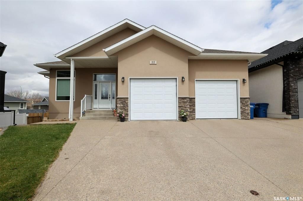 Main Photo: 22 Wellington Place in Moose Jaw: Westmount/Elsom Residential for sale : MLS®# SK894297
