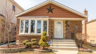 Main Photo: 5240 Nagle Avenue in CHICAGO: CHI - Garfield Ridge Single Family Home for sale ()  : MLS®# 09910385