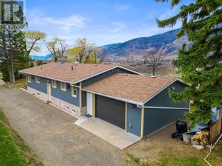 Photo 1: 715 Lowe Drive in Cawston: House for sale : MLS®# 10309112