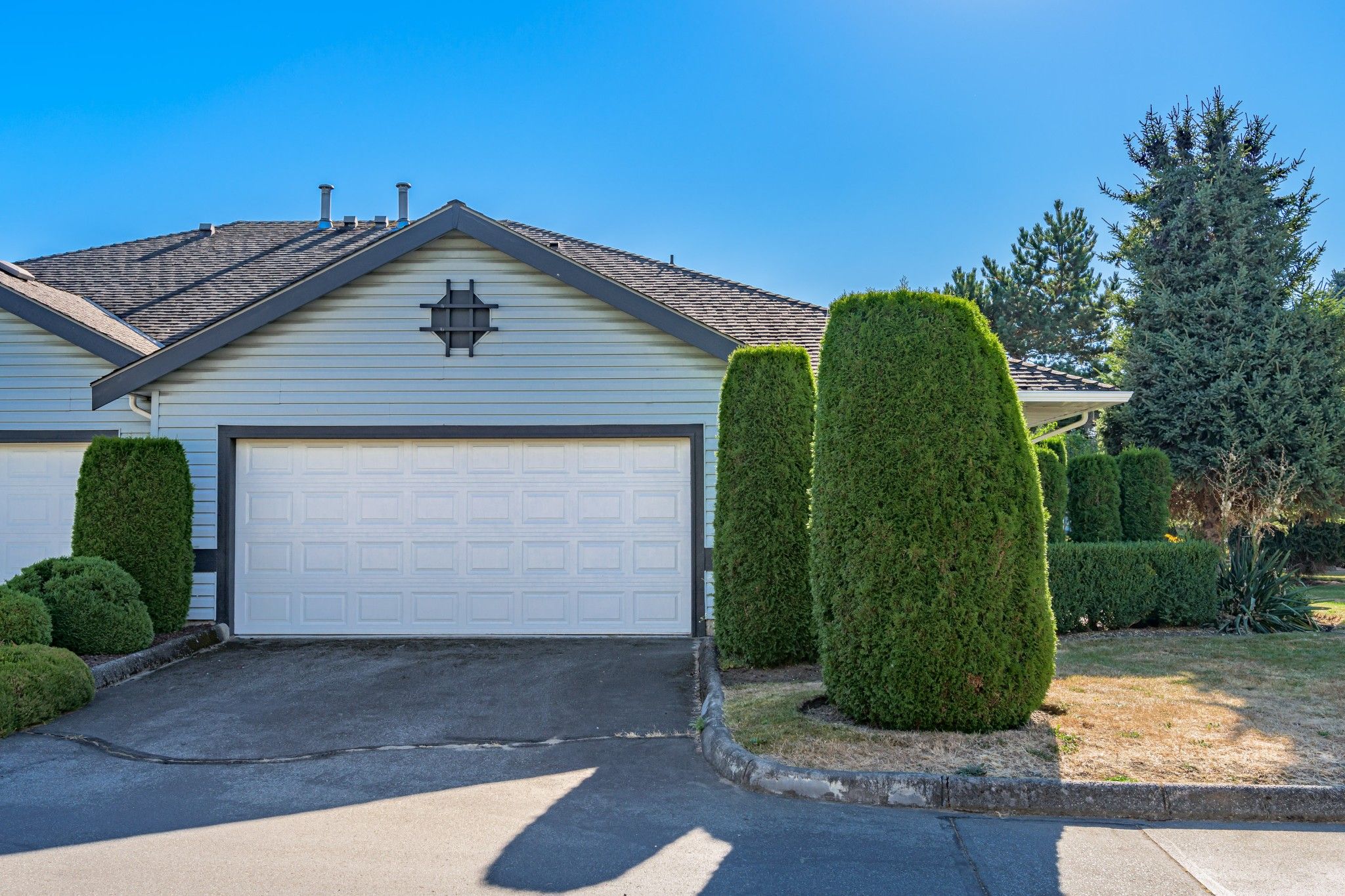 Main Photo: 54 5550 Langley Bypass in Langley: Langley City Townhouse for sale : MLS®# R2718747
