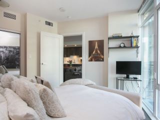 Photo 13: 610 88 W 1ST Avenue in Vancouver: False Creek Condo for sale in "The One" (Vancouver West)  : MLS®# R2154271