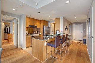 Photo 4: 1802 638 BEACH Crescent in Vancouver: Yaletown Condo for sale in "Icon" (Vancouver West)  : MLS®# R2538936