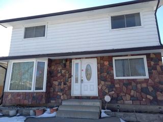 Photo 1: 127 whiteview Close NE in Calgary: Whitehorn Detached for sale : MLS®# A2118609