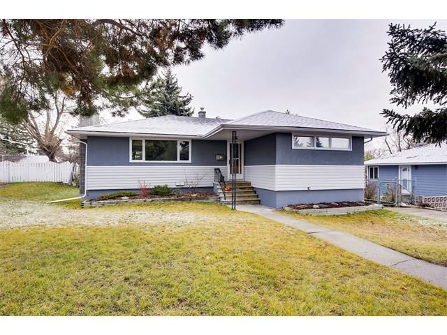 Main Photo: GROVE HILL RD SW in Calgary: Glendale House for sale