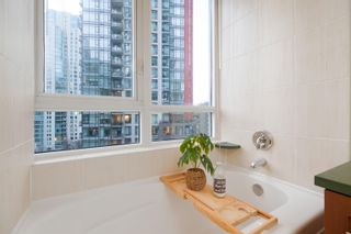 Photo 17: 901 1189 MELVILLE Street in Vancouver: Coal Harbour Condo for sale in "THE MELVILLE" (Vancouver West)  : MLS®# R2833008