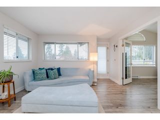 Photo 6: 304 15991 THRIFT Avenue: White Rock Condo for sale in "THE ARCADIAN" (South Surrey White Rock)  : MLS®# R2426777