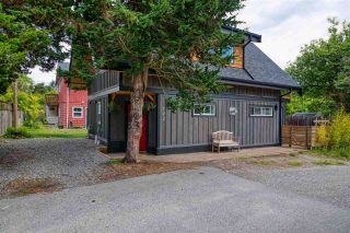 Photo 2: 723 DOGWOOD & BLACKBERRY LANE Road in Gibsons: Gibsons & Area House for sale in "Bay area" (Sunshine Coast)  : MLS®# R2593511