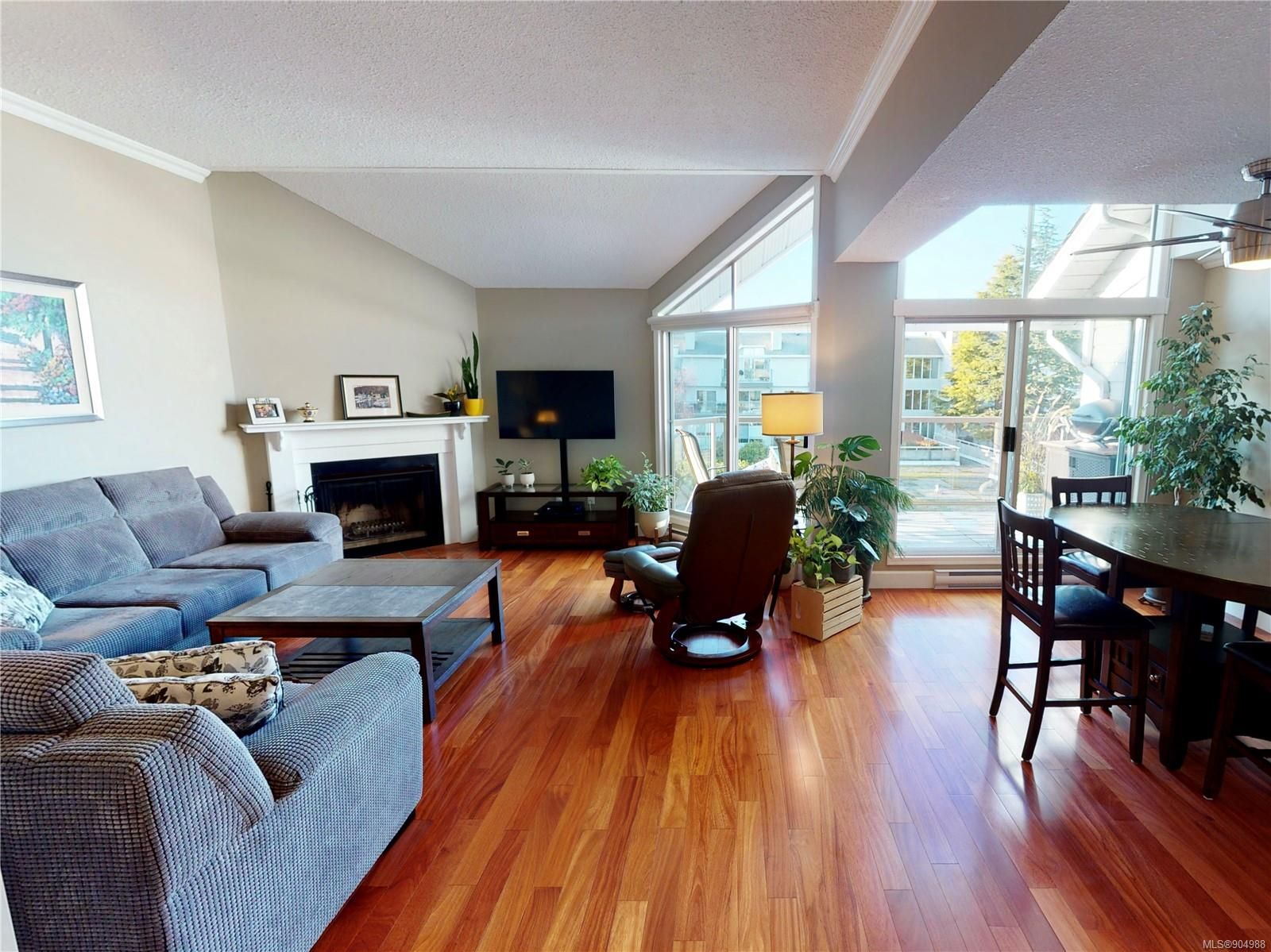 Main Photo: 311 10459 Resthaven Dr in Sidney: Si Sidney North-East Condo for sale : MLS®# 904988
