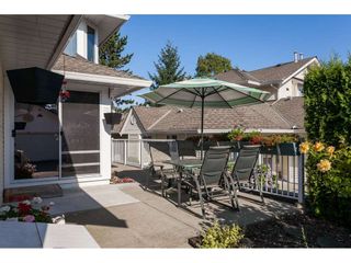 Photo 2: 29 8737 212 Street in Langley: Walnut Grove Townhouse for sale in "Chartwell Green" : MLS®# R2482959