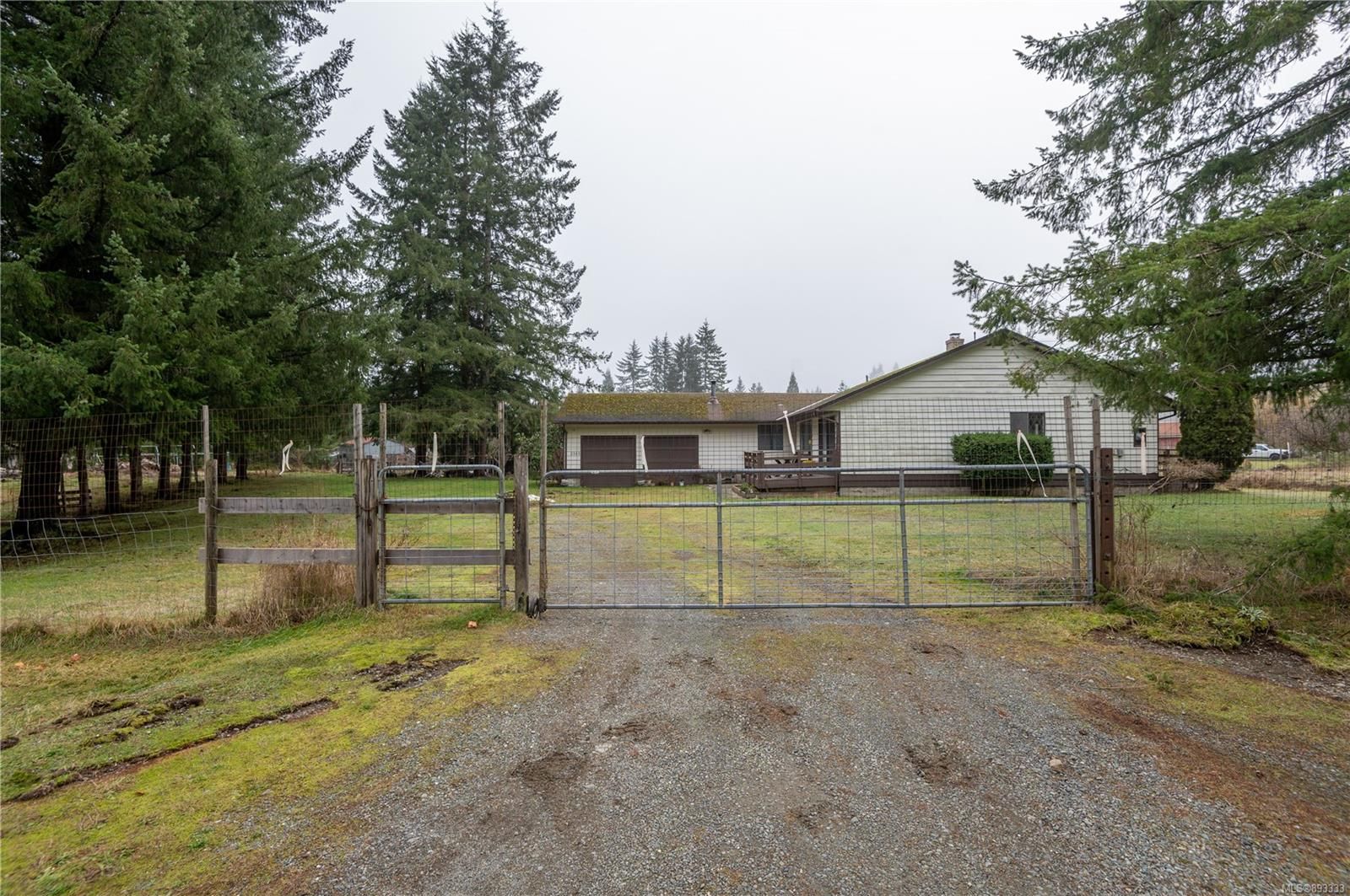 Main Photo: 2365 Hoover Rd in Campbell River: CR Campbell River South House for sale : MLS®# 893333